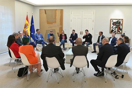 25/03/2024. Pedro Sánchez se reúne con representantes del sector artístico. El presidente del Gobierno, Pedro Sánchez, acompañado por la min...