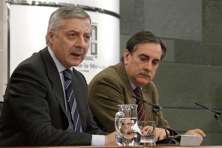 11/11/2011. Consejo de Ministros: José Blanco y Valeriano Gómez. El ministro de Fomento y ministro Portavoz, José Blanco, junto al ministro ...