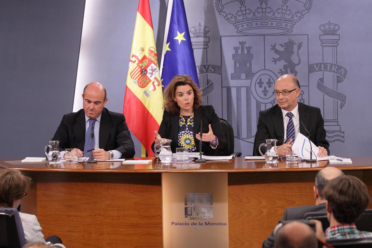 13/07/2012. Consejo de Ministros: Sáenz de Santamaría, Montoro y De Guindos. La vicepresidenta, ministra de la Presidencia y Portavoz, Soray...