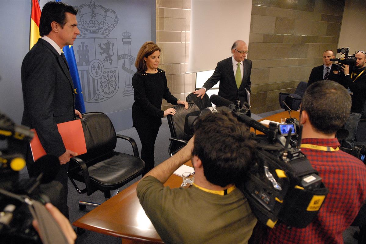 15/02/2013. Consejo de Ministros: Sáenz de Santamaría, Montoro y Soria. La vicepresidenta, ministra de la Presidencia y Portavoz, Soraya Sáe...