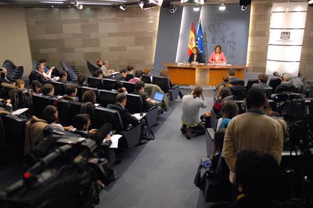 25/01/2013. Consejo de Ministros: Sáenz de Santamaría y Báñez. La vicepresidenta, ministra de la Presidencia y portavoz, Soraya Sáenz de San...