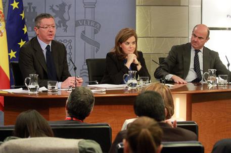 7/02/2014. Consejo de Ministros: Sáenz de Santamaría, Gallardón y De Guindos. La vicepresidenta, ministra de la Presidencia y Portavoz, Sora...