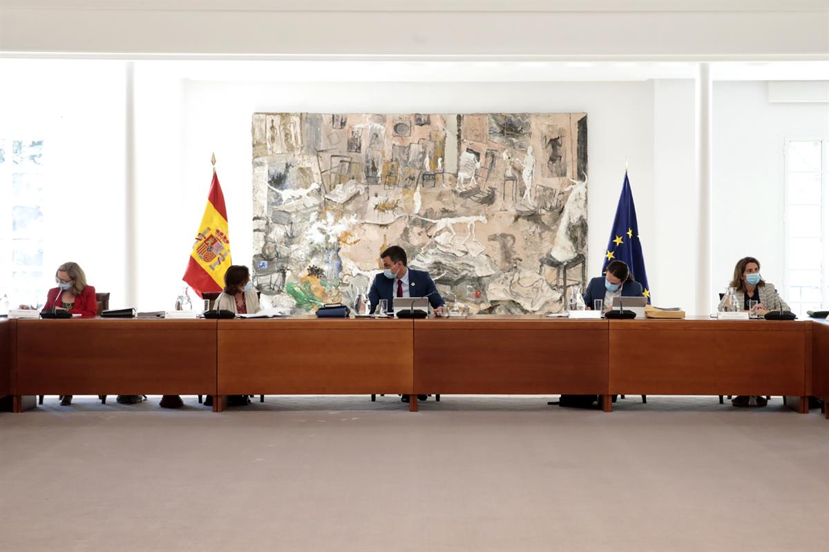 7/07/2020. Reunión del Consejo de Ministros. El presidente del Gobierno, Pedro Sánchez, la vicepresidenta primera y ministra de la Presidenc...