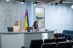 Nadia Calviño y María Jesús Montero durante la rueda de prensa posterior al Consejo de Ministros