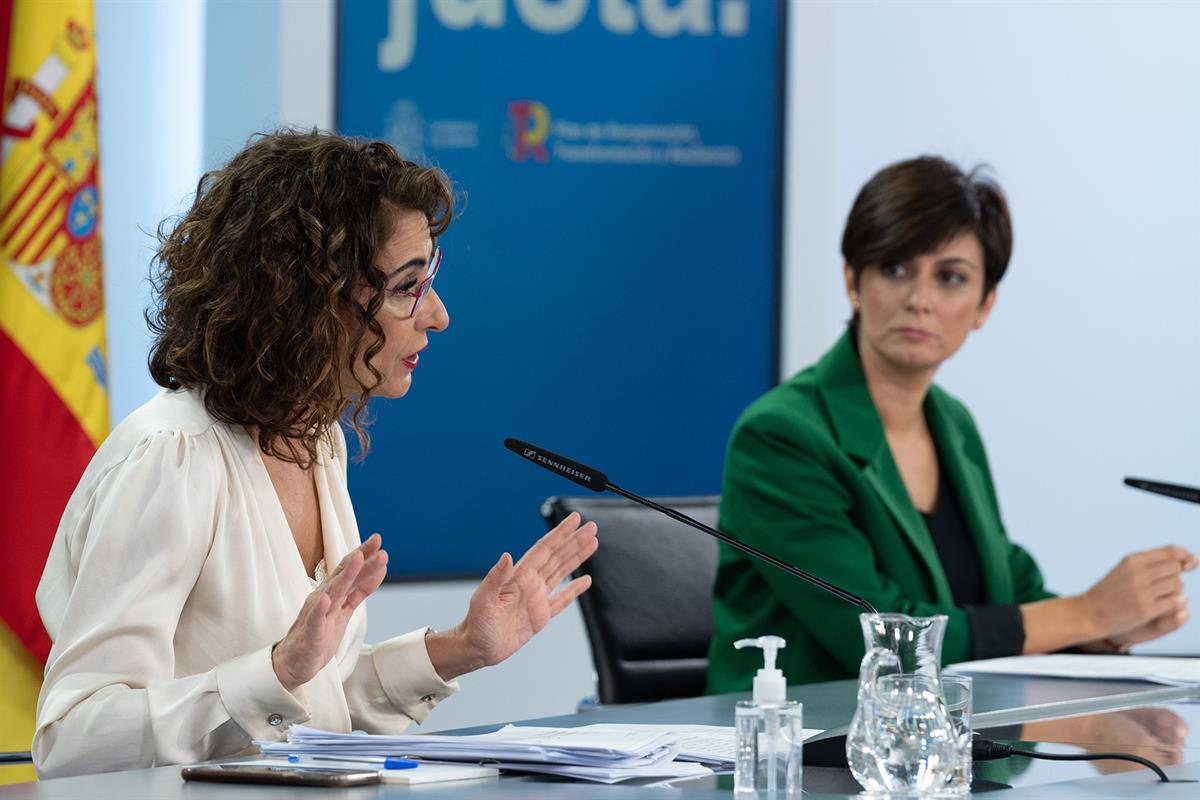 7/10/2021. Rueda de prensa posterior al Consejo de Ministros: Isabel Rodríguez y María Jesús Montero. La ministra de Hacienda y Función Públ...