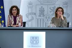 María Jesús Montero y Teresa Ribera durante la rueda de prensa posterior al Consejo de Ministros