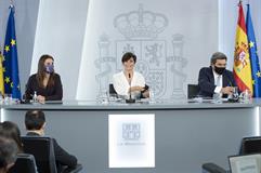 Irene Montero, Isabel Rodríguez y José Luis Escrivá durante la rueda de prensa posterior al Consejo de Ministros