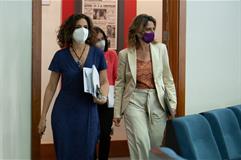 María Jesús Montero, Carolina Darias y Teresa Ribera entran en la sala de prensa tras el Consejo de Ministros