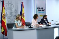 Yolanda Díaz, María Jesús Montero y José Luis Escrivá durante la rueda de prensa posterior al Consejo de Ministros