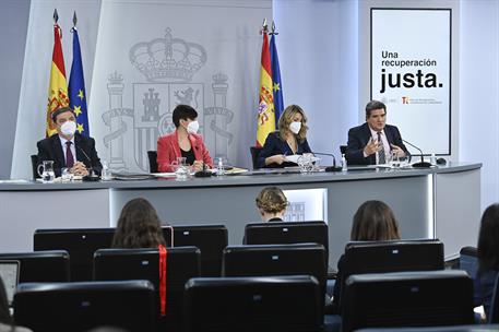 28/12/2021. Consejo de Ministros: Planas, Rodríguez, Díaz y Escrivá. El ministro de Agricultura, Pesca y Alimentación, Luis Planas, la minis...