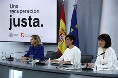 Nadia Calviño, Isabel Rodríguez y Diana Morant durante su comparecencia en la rueda de prensa posterior al Consejo de Ministros