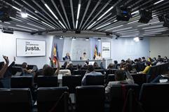 La ministra y portavoz, Isabel Rodríguez, la vicepresidenta Nadia Calviño y la ministra Raquel Sánchez, en la rueda de prensa