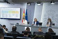 Yolanda Díaz, Nadia Calviño y Teresa Ribera durante la rueda de prensa posterior al Consejo de Ministros