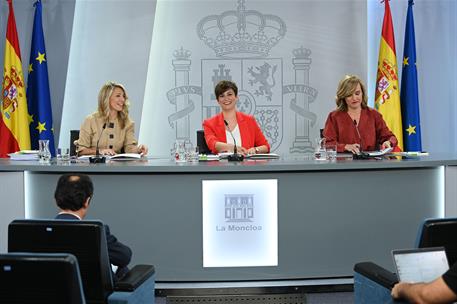 11/04/2023. Rueda de prensa tras el Consejo de Ministros: Isabel Rodríguez, Yolanda Díaz y Pilar Alegría. La vicepresidenta segunda y minist...