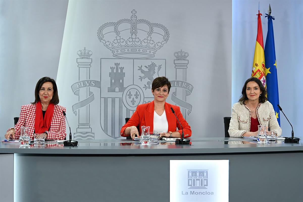 14/03/2023. Rueda de prensa tras el Consejo de Ministros: Isabel Rodríguez, Margarita Robles y Reyes Maroto. La ministra de Política Territo...