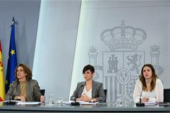 Teresa Ribera, Isabel Rodríguez e Irene Montero en la rueda de prensa