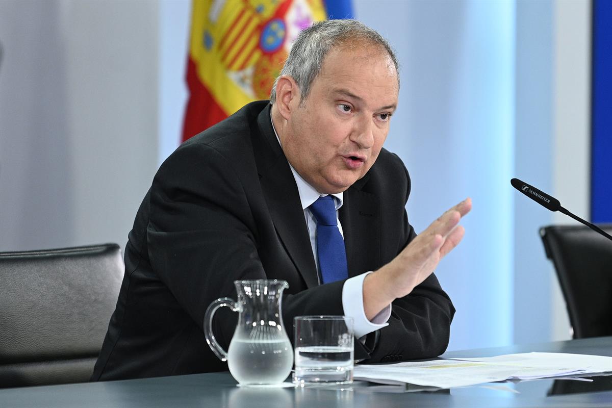 3/09/2024. Rueda de prensa tras el Consejo de Ministros: Jordi Hereu y Pilar Alegría. El ministro de Industria y Turismo, Jordi Hereu, duran...