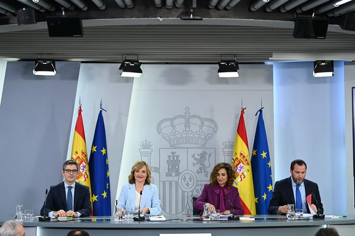 Felix Bolaños, Pilar Alegría, María Jesús Montero y óscar Puente rn la rueda de prensa posterior al Consejo de Ministros.
