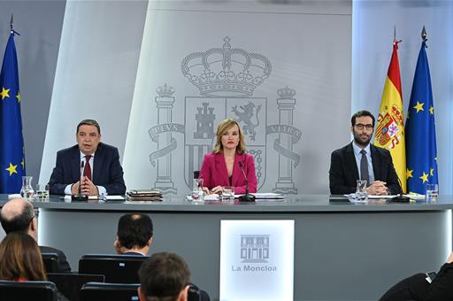 9/01/2024. Rueda de prensa tras el Consejo de Ministros: Planas, Alegría, Cuerpo. El ministro de Agricultura, Pesca y Alimentación, Luis Pla...