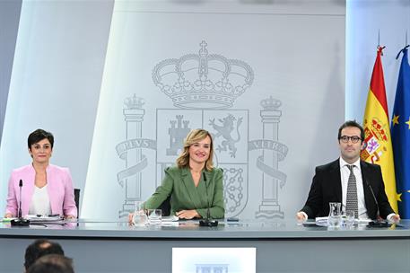 15/10/2024. Rueda de prensa tras el Consejo de Ministros. El ministro de Economía, Comercio y Empresa, Carlos Cuerpo, la ministra de Educaci...