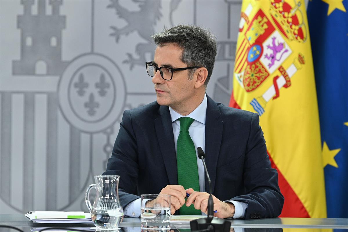 El ministro de la Presidencia, Justicia y Relaciones con las Cortes, Félix Bolaños, durante la rueda de prensa 