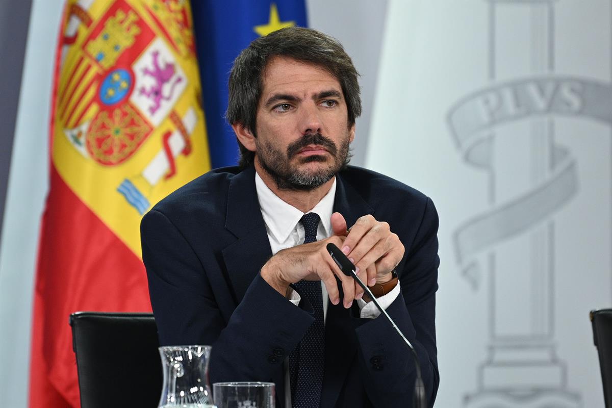 El ministro de Cultura, Ernest Urtasun, durante la rueda de prensa posterior al Consejo de Ministros