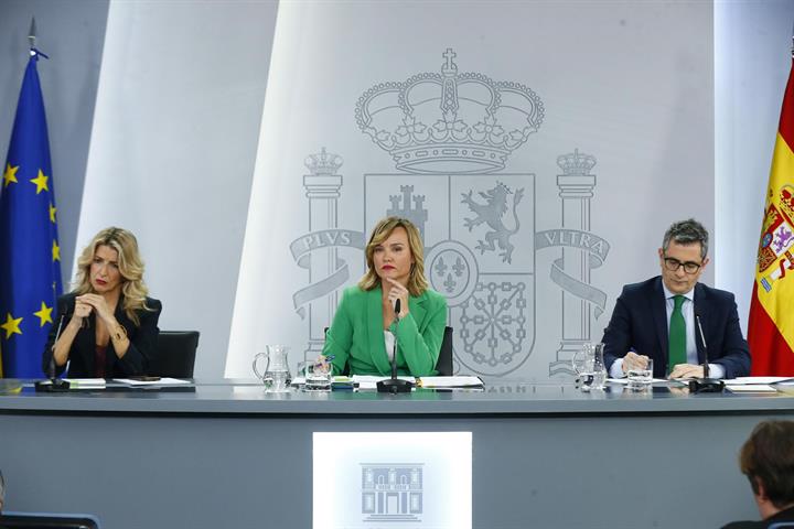 Yolanda Díaz, Pilar Alegría y Félix Bolaños durante la rueda de prensa posterior al Consejo de Ministros