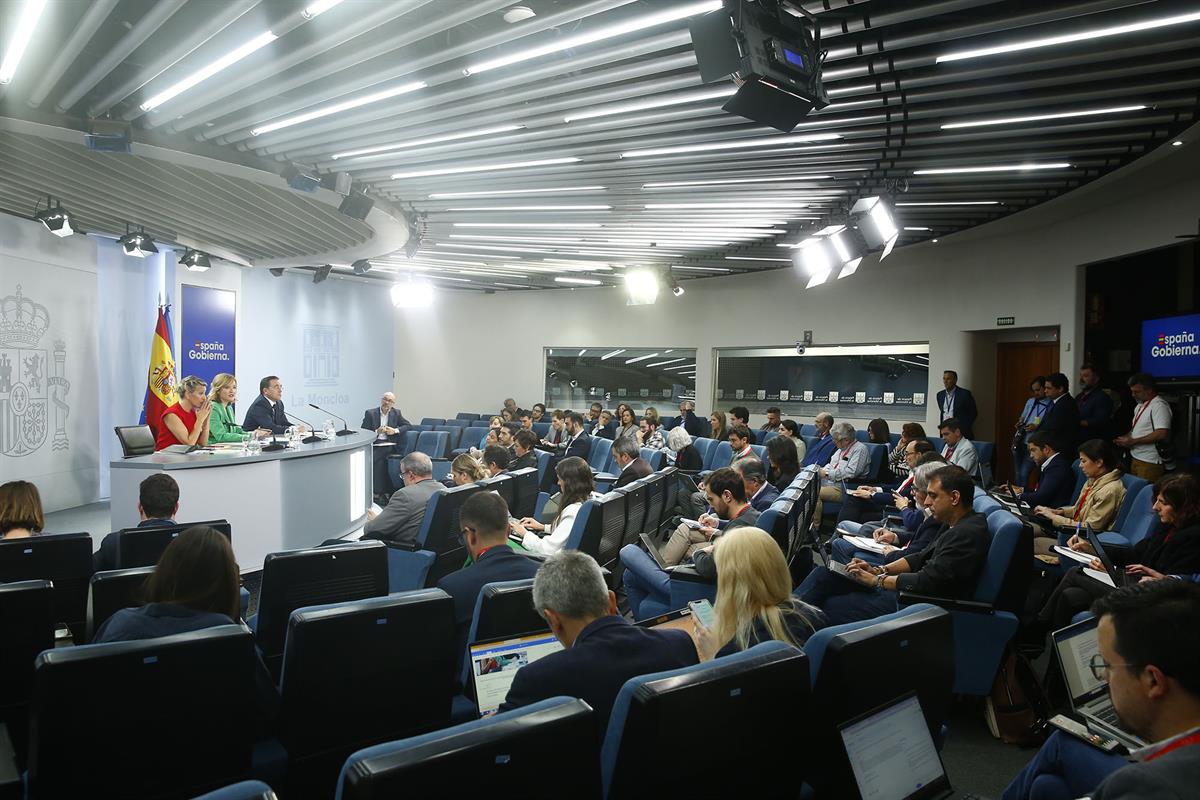 21/05/2024. Rueda de prensa tras el Consejo de Ministros: Yolanda Díaz, Pilar Alegría y José Manuel Albares. La vicepresidenta segunda y min...