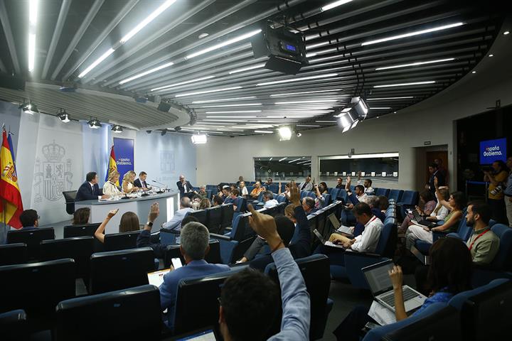 Luis Planas, Pilar Alegría, Yolanda Díaz y José Manuel Albares durante la rueda de prensa tras el Consejo de Ministros