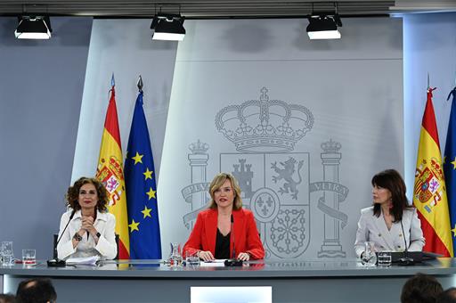 María Jesús Montero, Pilar Alegría y Ana Redondo durante la rueda de prensa posterior al Consejo de Ministros