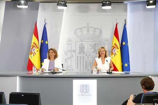 La vicepresidenta Teresa Ribera y la ministra Pilar Alegría, en la rueda de prensa posterior al Consejo de Ministros