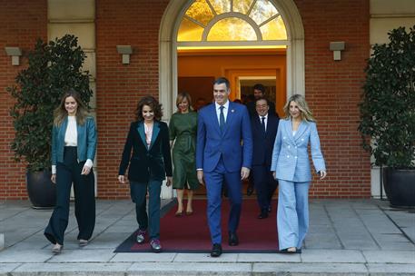 28/11/2024. Rueda de prensa tras el Consejo de Ministros. El presidente del Gobierno, Pedro Sánchez junto a las vicepresidentas primera, seg...