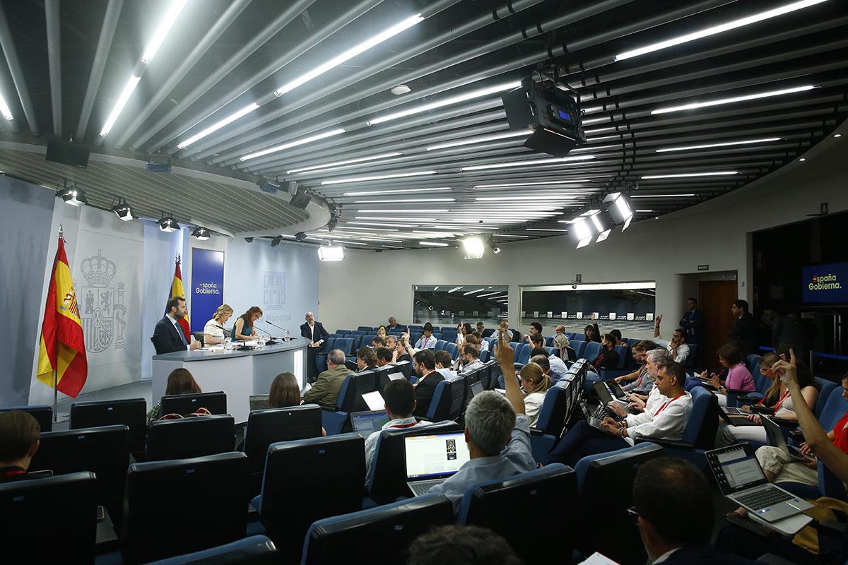 30/07/2024. Sala de prensa. El ministro de Economía, Comercio y Empresa, Carlos Cuerpo junto a la ministra de Educación, Formación Profesion...