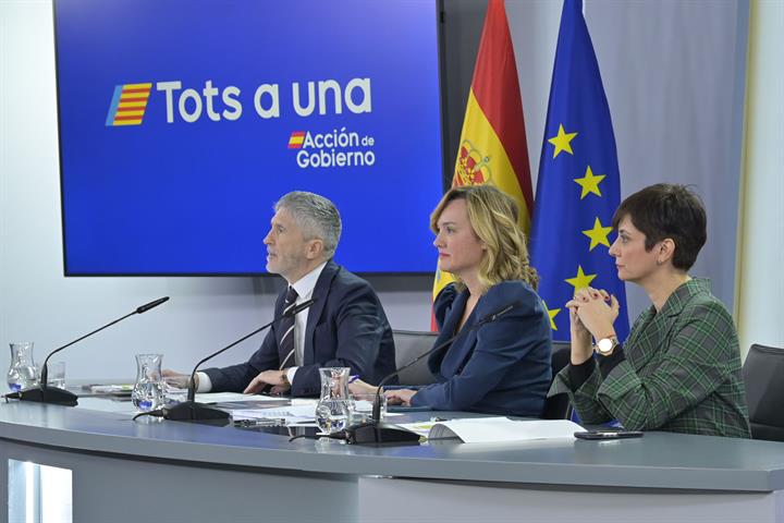 Fernando Grande-Marlaska, Pilar Alegría e Isabel Rodríguez durante la rueda de prensa tras el Consejo de Ministros