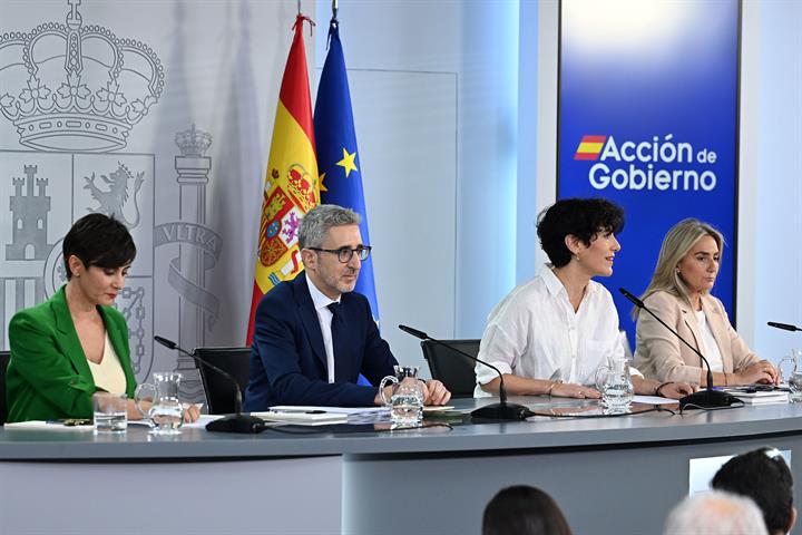 Los ministros Isabel Rodríguez, Arcadi España, Elma Saiz y Milagros Tolón, en la rueda de prensa del Consejo de Ministros