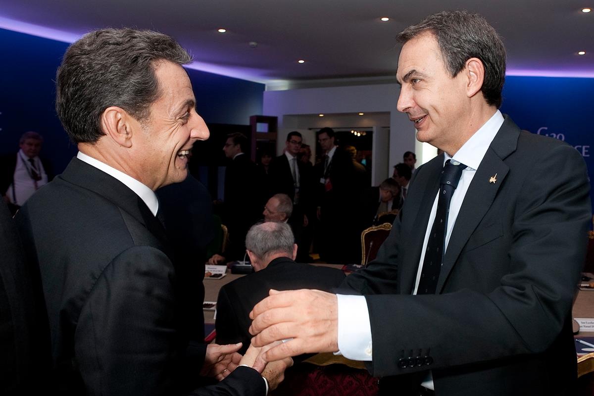 3/11/2011. El presidente asiste a la Cumbre del G-20. El presidente del Gobierno, José Luís Rodríguez Zapatero, saluda al presidente de la R...