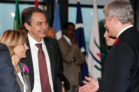 4/11/2011. El presidente asiste a la Cumbre del G-20. El presidente del Gobierno, José Luís Rodríguez Zapatero, saluda al primer ministro ca...
