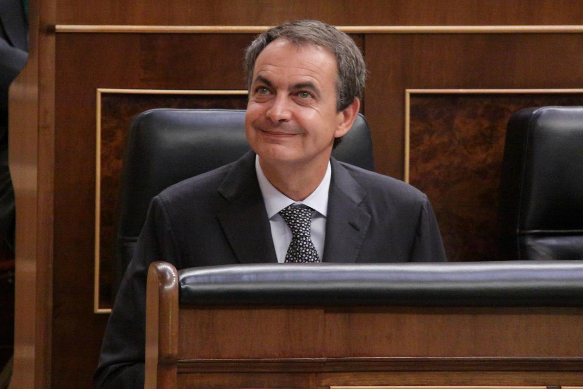 23/08/2011. El presidente informa de las nuevas medidas económicas. El presidente del Gobierno, José Luis Rodríguez Zapatero, momentos antes...