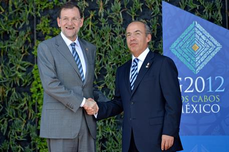 18/06/2012. Mariano Rajoy asiste a la cumbre del G-20 en México. El presidente del Gobierno, Mariano Rajoy, saluda al presidente de México, ...