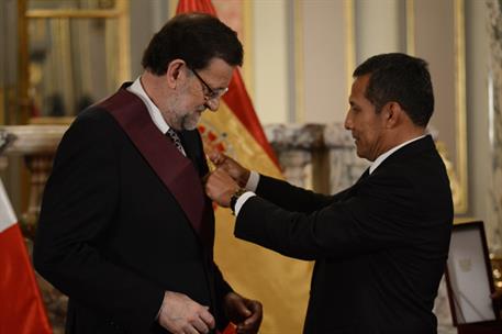 24/01/2013. Viaje del presidente del Gobierno a Perú. El presidente del Gobierno, Mariano Rajoy, recibe la Gran Cruz de la Orden del Sol del...