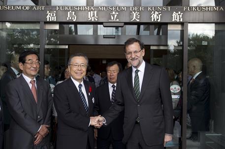 3/10/2013. Viaje del presidente del Gobierno a Japón. El presidente del Gobierno, Mariano Rajoy, junto a las autoridades de Fukushima, donde...