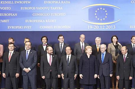 19/12/2013. Mariano Rajoy asiste al Consejo Europeo en Brusela. El presidente del Gobierno, Mariano Rajoy, posa junto al resto de jefes de E...