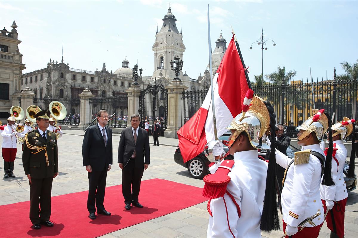 24/01/2013. Viaje del presidente del Gobierno a Perú. El presidente del Gobierno Mariano Rajoy, pasa reviista a las tropas a su llegada al P...