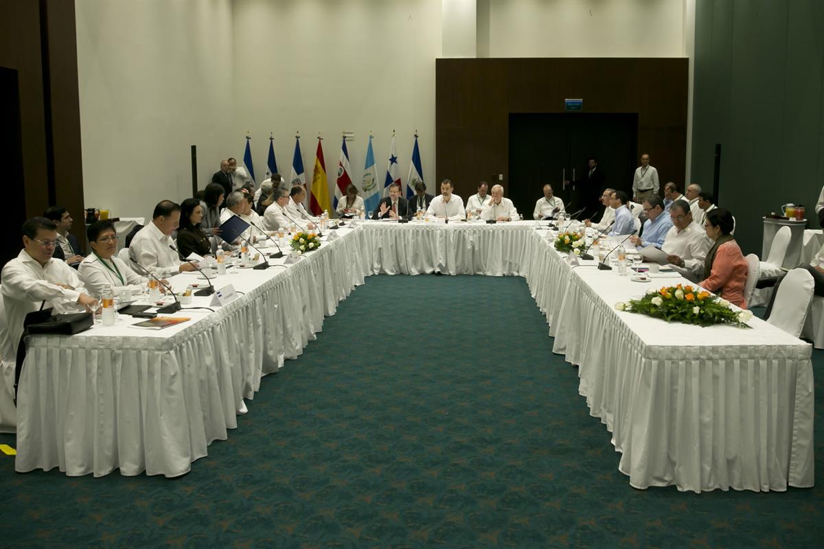 9/12/2014. Rajoy participa en la XXIV Cumbre Iberoamericana. El presidente del Gobierno, Mariano Rajoy, participa en un desayuno de trabajo ...