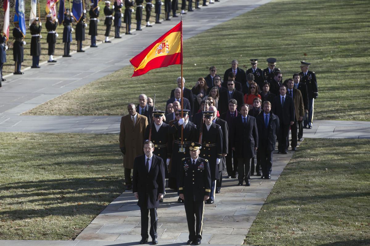 13/01/2014. Rajoy viaja a Estados Unidos en visita oficial. El presidente del Gobierno, Mariano Rajoy, durante el acto de ofrenda de una cor...