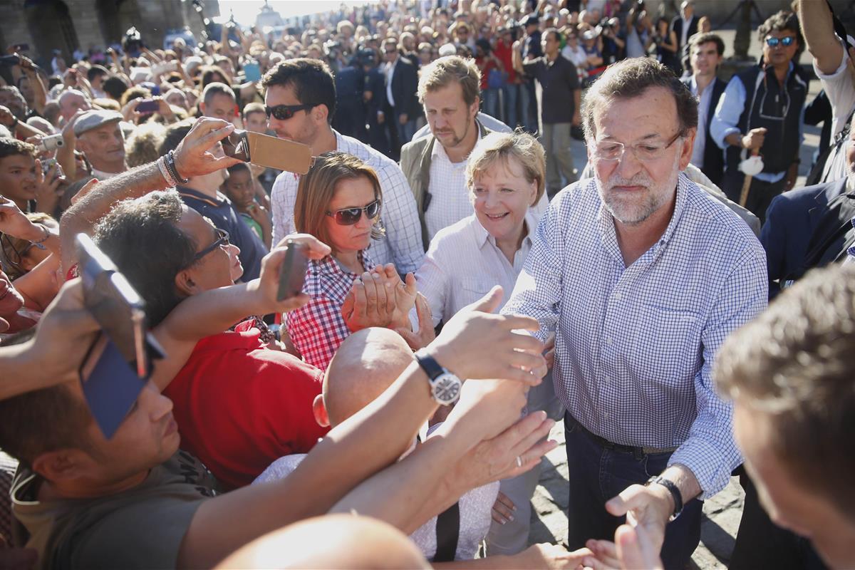 24/08/2014. Rajoy y Merkel en un tramo del Camino de Santiago. El presidente del Gobierno, Mariano Rajoy, y la canciller de la República Fed...