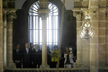 4/05/2014. Rajoy recibe en Santiago al primer ministro de Japón. El presidente del Gobierno, Mariano Rajoy, acompaña al primer ministro de J...