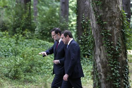 4/06/2014. Rajoy participa en la XXVII Cumbre Luso-Española. El presidente del Gobierno, Mariano Rajoy, conversa con el primer ministro de P...