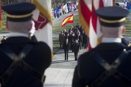 13/01/2014. Rajoy viaja a Estados Unidos en visita oficial. El presidente del Gobierno, Mariano Rajoy, durante el acto de ofrenda de una cor...