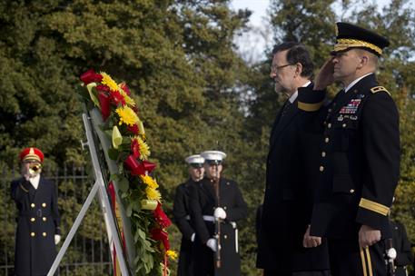 13/01/2014. Rajoy viaja a Estados Unidos en visita oficial. El presidente del Gobierno, Mariano Rajoy, durante el acto de ofrenda de una cor...